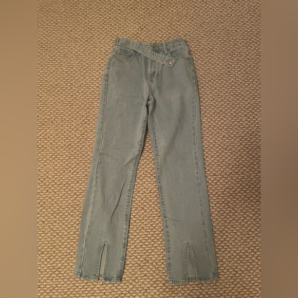 Light Wash Denim Petite Crossover Button Jeans - Picture 1 of 4